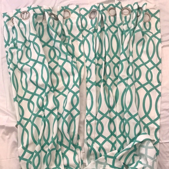 Green & white pattern curtains - Picture 1 of 3
